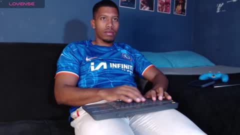 Snapshot of andrew_hoult chatting on February 18, 2025, 2:38 am Andrew online show from February 18, 2025, 2:38 am