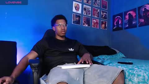 Snapshot of andrew_hoult chatting on November 10, 2025, 4:33 am Andrew online show from November 10, 2025, 4:33 am