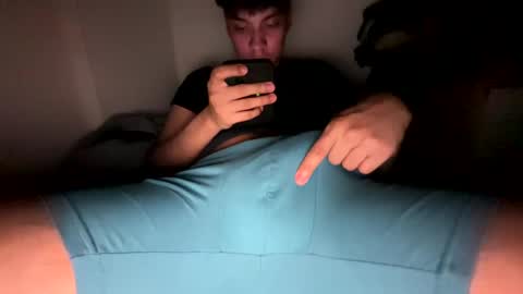 Snapshot of andrewhdez chatting on February 10, 2025, 4:41 am Andrew online show from February 10, 2025, 4:41 am