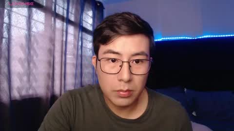 andrewmhilton_ online show from May 26, 2026, 9:33 pm
