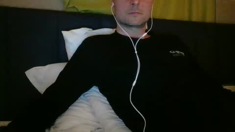 andreyandrey80 online show from March 9, 2025, 8:31 pm