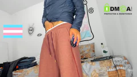 hugeclit  online show from March 7, 2025, 11:16 pm