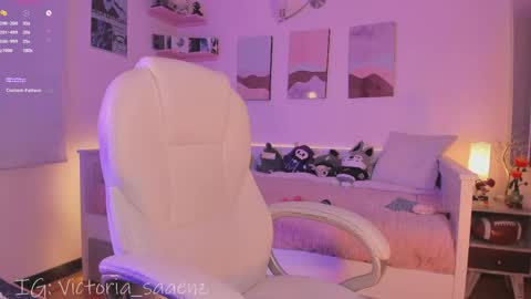 Victoria Senz  online show from April 11, 2026, 3:49 pm