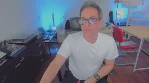 Snapshot of andy0pandi chatting on September 9, 2025, 10:42 pm Andrew online show from September 9, 2025, 10:42 pm