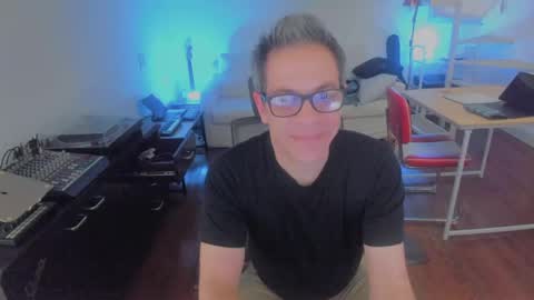 Snapshot of andy0pandi chatting on September 12, 2025, 8:25 am Andrew online show from September 12, 2025, 8:25 am