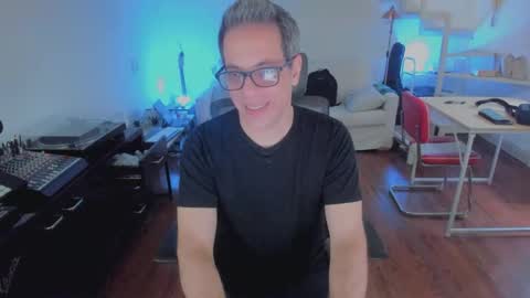 Andrew online show from December 22, 2025, 7:33 pm