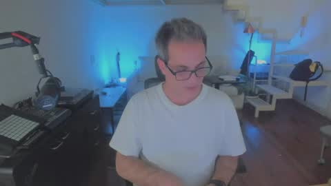 Andrew online show from April 17, 2026, 2:14 am