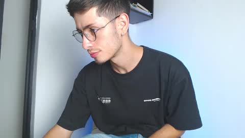 Snapshot of andy_collins__ chatting on September 30, 2025, 2:38 am andy_collins__ online show from September 30, 2025, 2:38 am