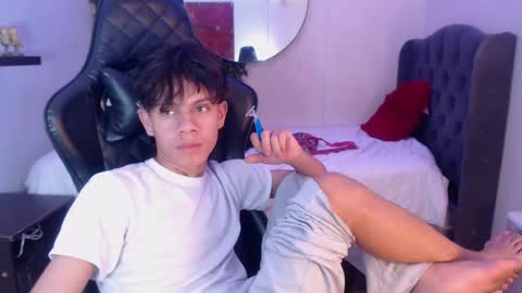 andy_dan1 online show from February 26, 2025, 8:22 pm