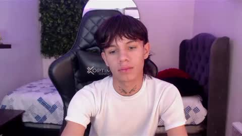 andy_dan1 online show from March 6, 2025, 1:35 pm