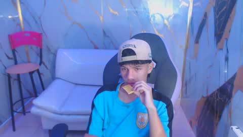 andy_dan1 online show from October 9, 2025, 3:10 pm