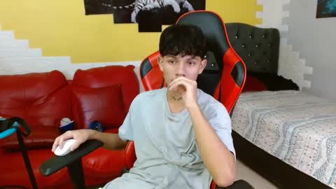 andy_dan1 online show from October 14, 2025, 2:40 pm