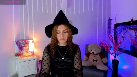 Snapshot of andy_gamboa chatting on October 31, 2025, 1:56 pm Andrea online show from October 31, 2025, 1:56 pm