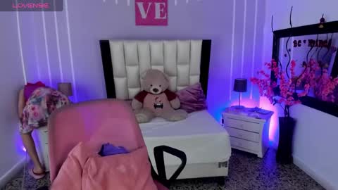 Snapshot of andy_gamboa chatting on November 5, 2025, 1:55 pm Andrea online show from November 5, 2025, 1:55 pm