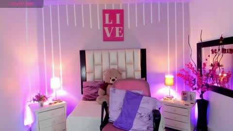 Snapshot of andy_gamboa chatting on November 6, 2025, 1:23 pm Andrea online show from November 6, 2025, 1:23 pm