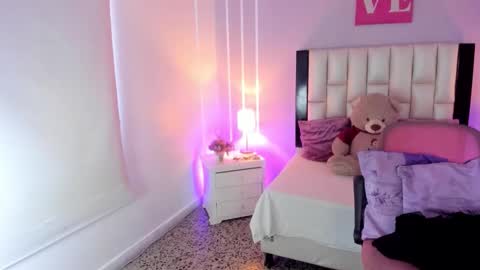 Snapshot of andy_gamboa chatting on November 12, 2025, 1:00 pm Andrea online show from November 12, 2025, 1:00 pm