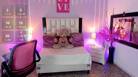 Snapshot of andy_gamboa chatting on November 25, 2025, 1:11 pm Andrea online show from November 25, 2025, 1:11 pm