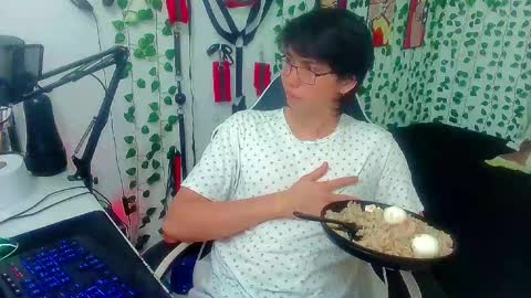 Snapshot of andy_gray01 chatting on April 15, 2026, 6:04 pm Andy Gray online show from April 15, 2026, 6:04 pm