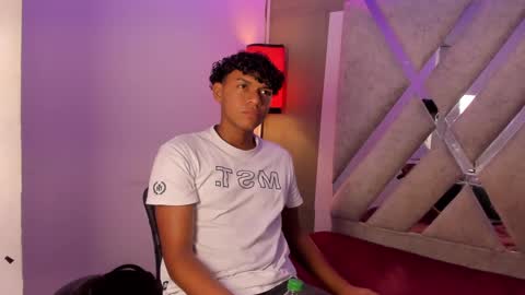 andy_jones7 online show from September 29, 2025, 3:11 am