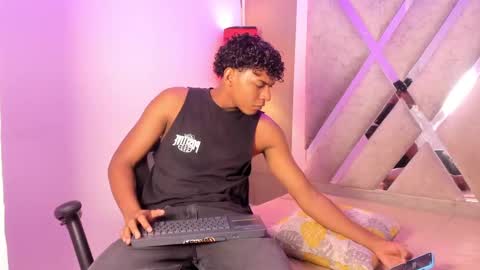andy_jones7 online show from October 1, 2025, 3:23 am