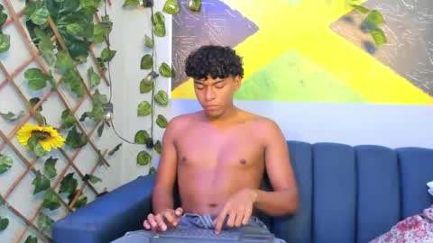 andy_jones7 online show from October 9, 2025, 4:21 am