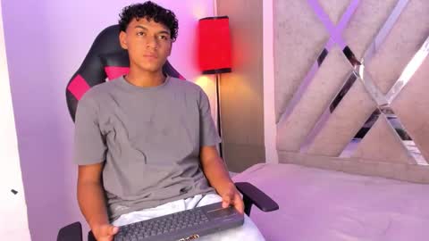 andy_jones7 online show from October 10, 2025, 4:00 am