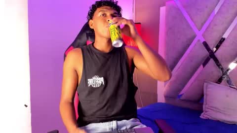 andy_jones7 online show from October 13, 2025, 3:28 am