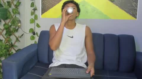 andy_jones7 online show from October 16, 2025, 7:48 pm
