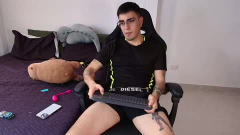 Snapshot of andy_shaaw chatting on February 25, 2025, 8:19 pm Andres online show from February 25, 2025, 8:19 pm