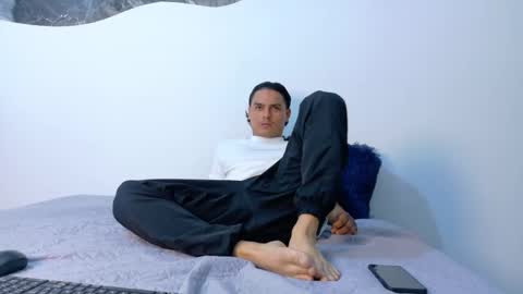 andyhot__ online show from April 25, 2026, 12:08 pm