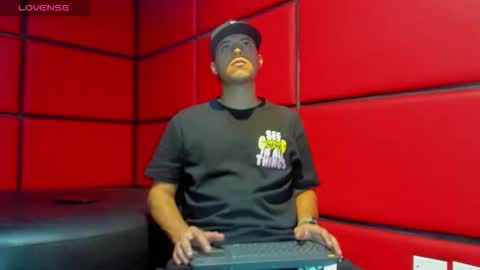 --- Aneek--- online show from October 21, 2025, 3:51 am