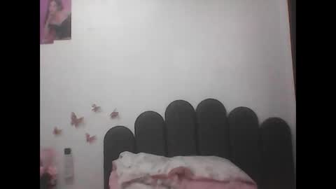 Snapshot of ange011 chatting on April 1, 2026, 5:52 am ange011 online show from April 1, 2026, 5:52 am