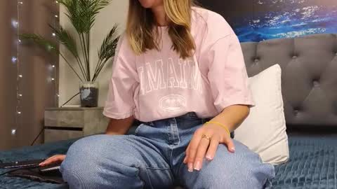 ange1ok online show from March 22, 2026, 12:08 pm