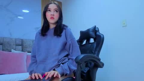 Snapshot of angel__kiss chatting on November 13, 2025, 11:31 am angel__kiss online show from November 13, 2025, 11:31 am