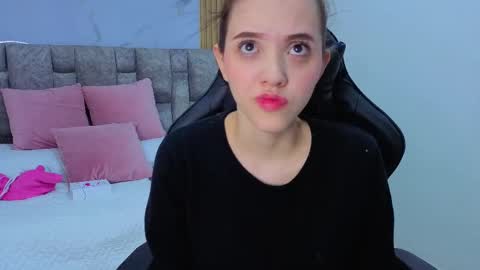 Snapshot of angel__kiss chatting on November 21, 2025, 11:53 am angel__kiss online show from November 21, 2025, 11:53 am