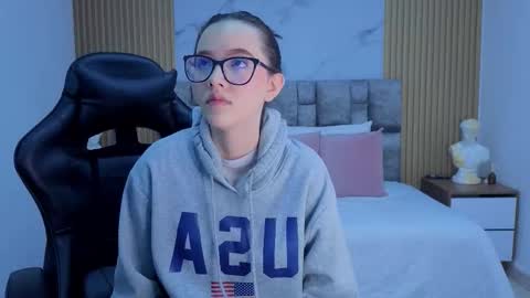 Snapshot of angel__kiss chatting on December 15, 2025, 11:25 am angel__kiss online show from December 15, 2025, 11:25 am