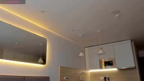 angel_andreww online show from February 18, 2025, 1:55 pm