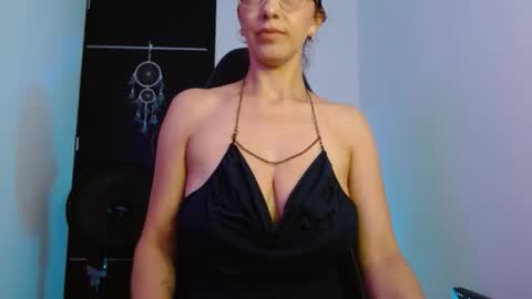 Snapshot of angel_blackhot chatting on February 11, 2026, 4:06 am angel blackhot online show from February 11, 2026, 4:06 am