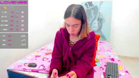 Snapshot of angel_blondie_ chatting on December 18, 2024, 3:47 am Anglica online show from December 18, 2024, 3:47 am