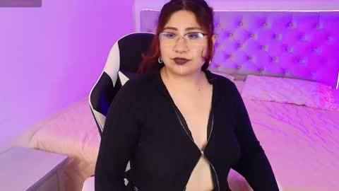 Snapshot of angel_colee chatting on October 6, 2025, 8:39 pm Angel online show from October 6, 2025, 8:39 pm