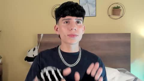 Snapshot of angel_eros_ chatting on February 14, 2026, 11:45 pm Angel online show from February 14, 2026, 11:45 pm