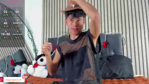 ngel Esteban  online show from February 4, 2026, 7:09 pm