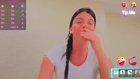 angel_ique online show from April 3, 2026, 5:16 am