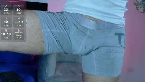 angel_kyrozz online show from April 16, 2026, 6:52 pm