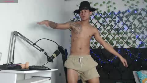 Angel online show from October 31, 2025, 8:43 pm