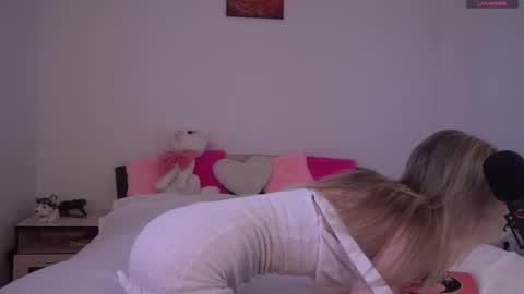 Snapshot of angel_quincy chatting on February 19, 2026, 9:49 am angel_quincy online show from February 19, 2026, 9:49 am