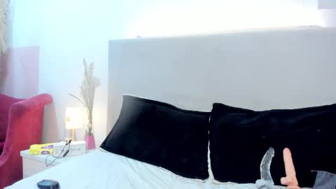 angel_velvet_ online show from December 14, 2025, 7:07 pm