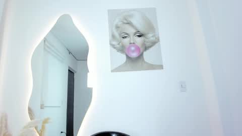 Juanita Florez online show from January 5, 2025, 2:49 am