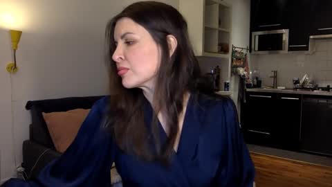 Snapshot of angeladarkk chatting on January 24, 2025, 8:32 pm Angela online show from January 24, 2025, 8:32 pm