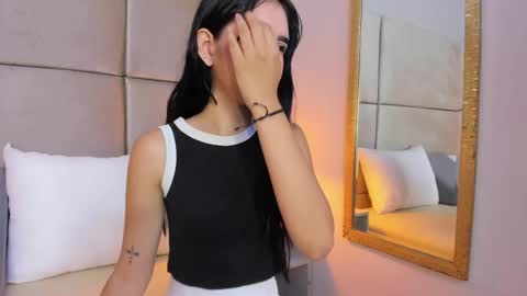 angelag_ online show from November 26, 2025, 8:43 pm